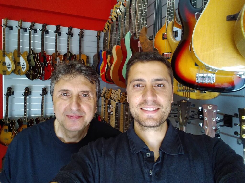 Mancuso Guitars shop, chitarre, bassi, liuteria, basso, chitarra, mandolino