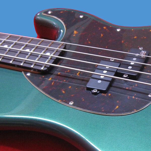 Mancuso Guitars shop, chitarre, bassi, liuteria, basso, chitarra, telecaster, stratocaster, mandolino, bass