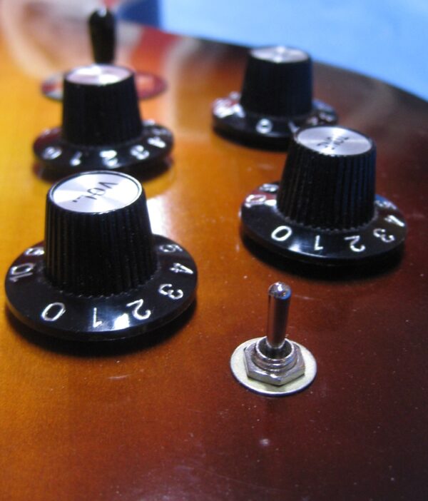 Mancuso Guitars shop, chitarre, bassi, liuteria, basso, chitarra, telecaster, stratocaster, mandolino, bass