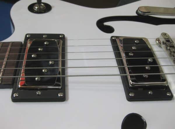 Mancuso Guitars shop, chitarre, bassi, liuteria, basso, chitarra, telecaster, stratocaster, mandolino, bass