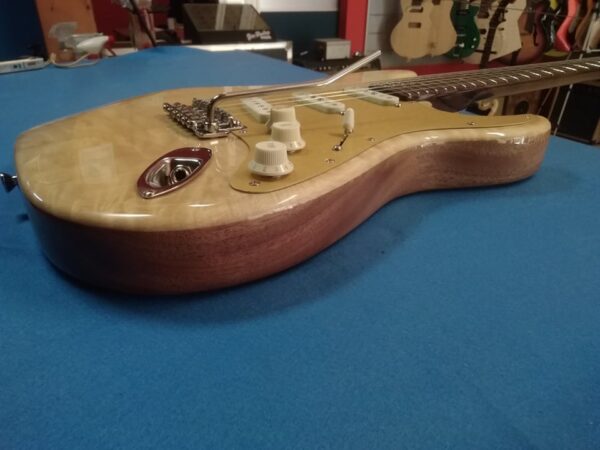 Mancuso Guitars shop, chitarre, bassi, liuteria, basso, chitarra, telecaster, stratocaster, mandolino